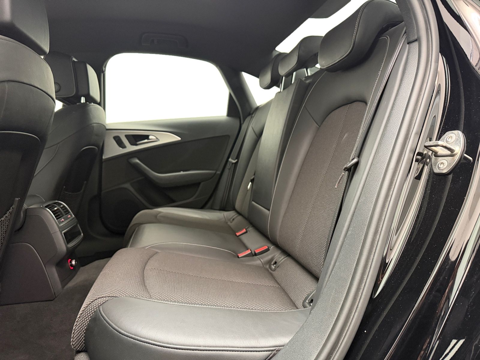 Audi A6 Sedan 2.0 TDI Quattro Ambition S Line Sport Delläder P-Sensorer ADS Värmare 190hk – bild 12 av 29