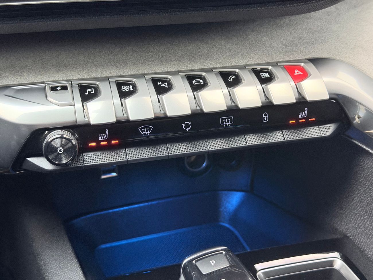 Peugeot 3008 HYBRID GT Dragkrok Delläder Navigation Backkamera Cockpit Värmare Moms/Leasing 224hk – bild 24 av 31