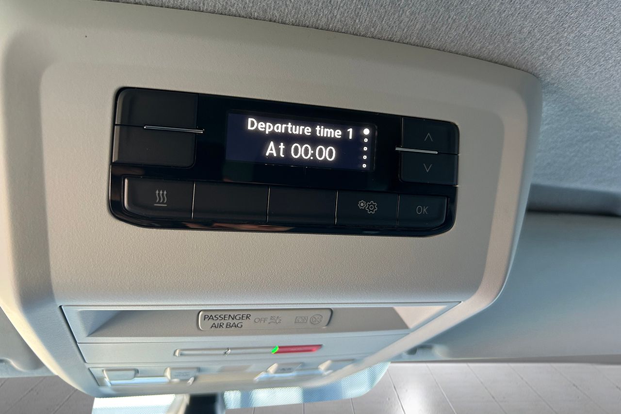 Volkswagen Transporter T32 2.0 TDI Automat Dragkrok Värmare 3-sits App-Connect Moms/Leasing 150hk – bild 18 av 20