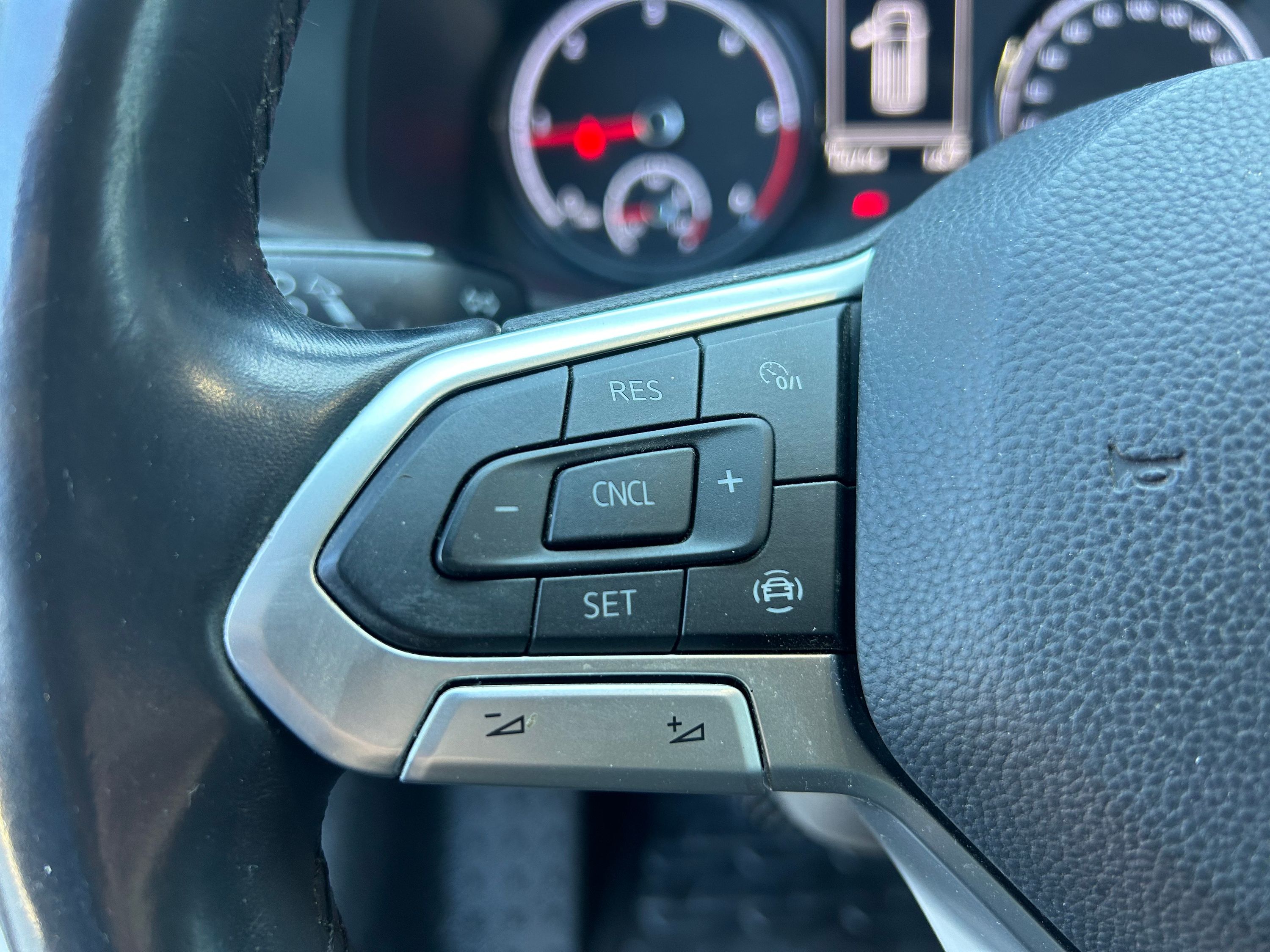 Volkswagen Transporter T32 2.0 TDI Automat Dragkrok Värmare 3-sits App-Connect Moms/Leasing 150hk – bild 16 av 20