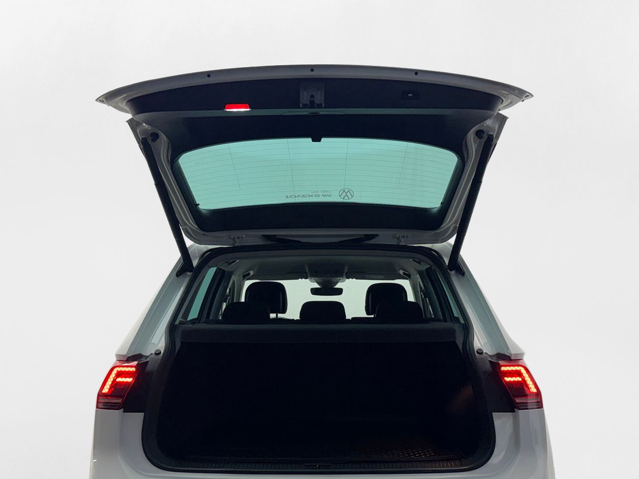 Volkswagen Tiguan 2.0 TDI 4M GT Premiumpaket Drag Cockpit Kamera Värmare – bild 35 av 37