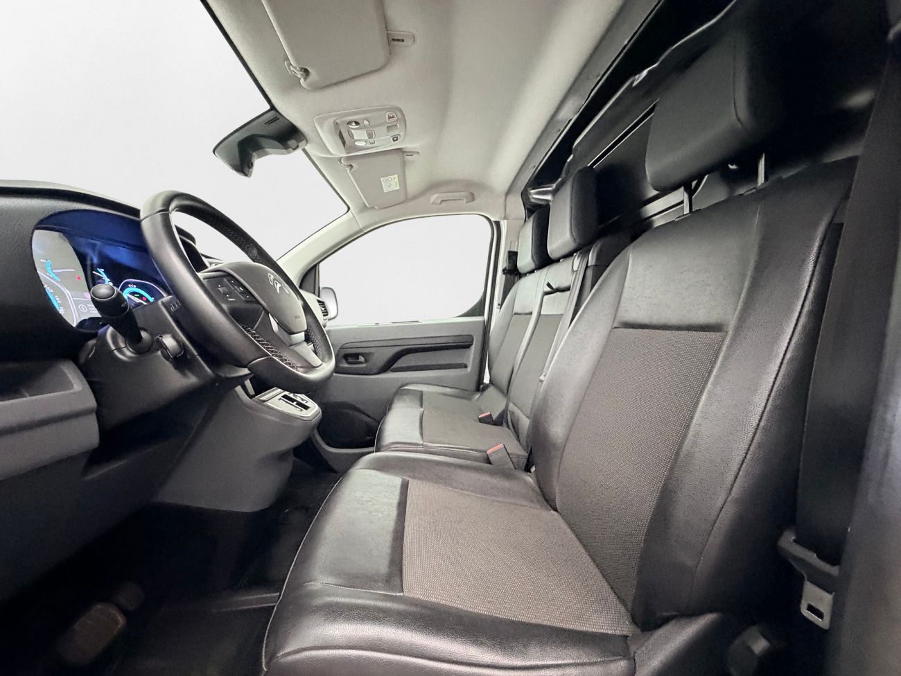 Citroën ë-Jumpy 75 L2 2xSidodörr 3sits Drag Inredd Nav Kamera Delläder – bild 14 av 27