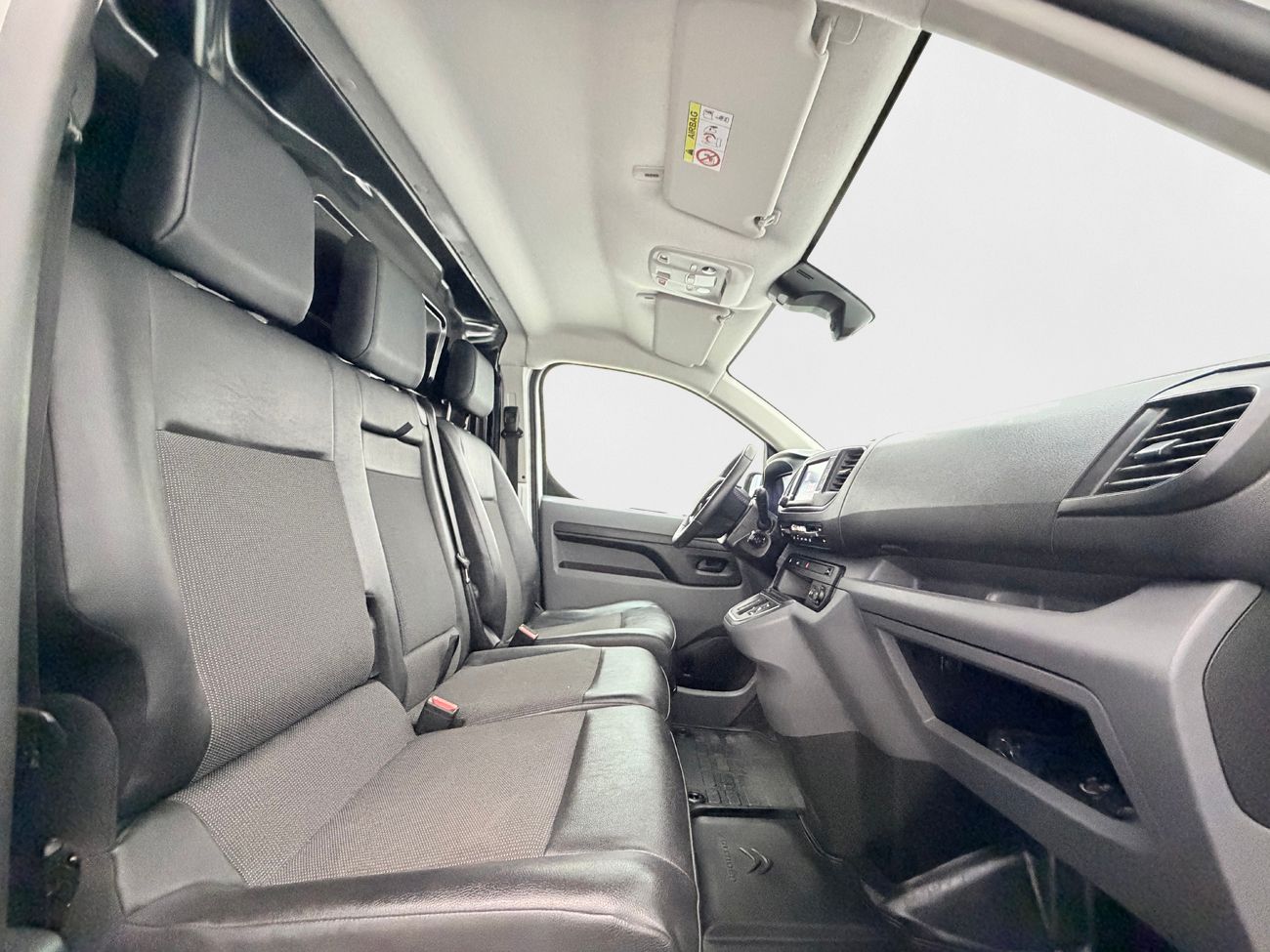 Citroën ë-Jumpy 75 L2 2xSidodörr 3sits Drag Inredd Nav Kamera Delläder – bild 17 av 27