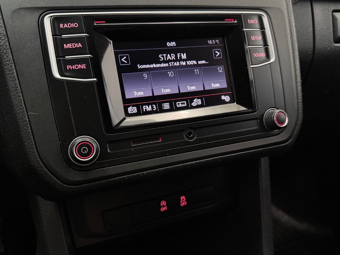 Volkswagen Caddy Maxi Skåp 2.0 TDI 4MOTION Dragkrok Värmare MOMS 122hk – bild 18 av 24
