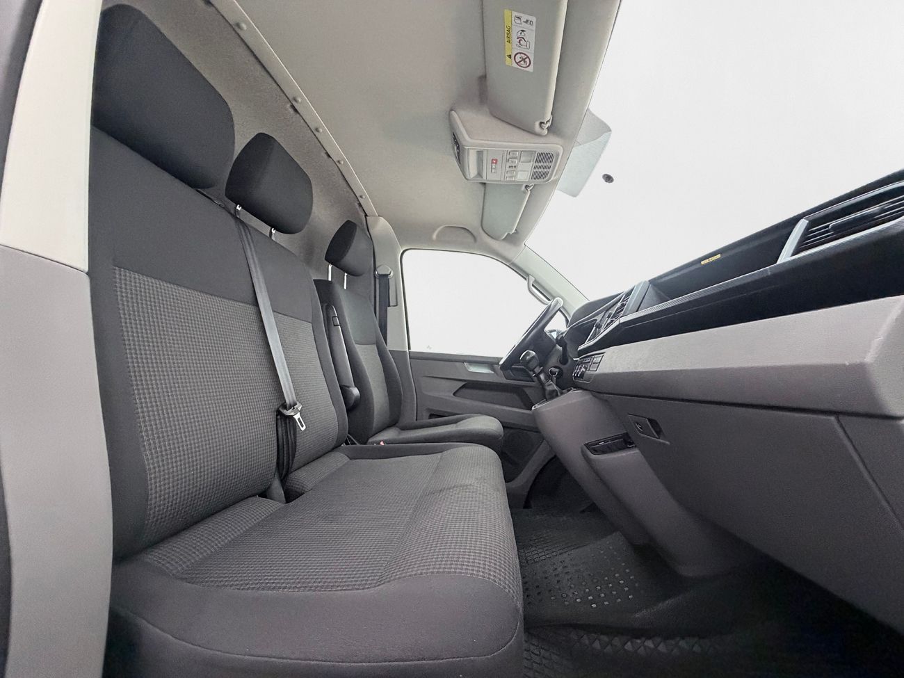 Volkswagen Transporter T30 2.0 TDI L2H1 Dragkrok Värmare 3-sits Navi App-Connect P-Sensorer – bild 13 av 29