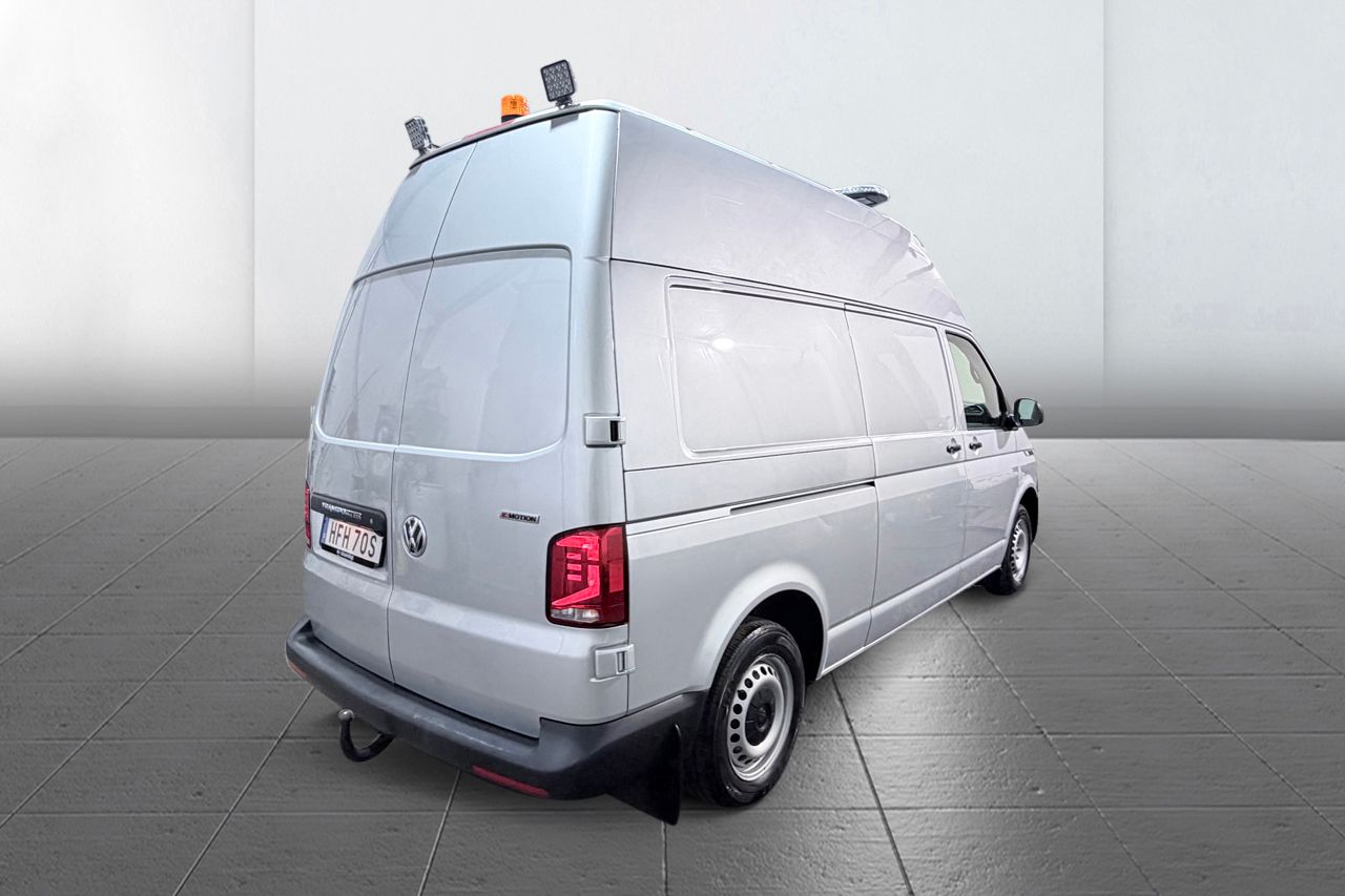 Volkswagen Transporter T30 2.0 4M Aut Dragkrok Extra Hög Ramp 3-sits Värmare Backkamera 150hk – bild 5 av 28