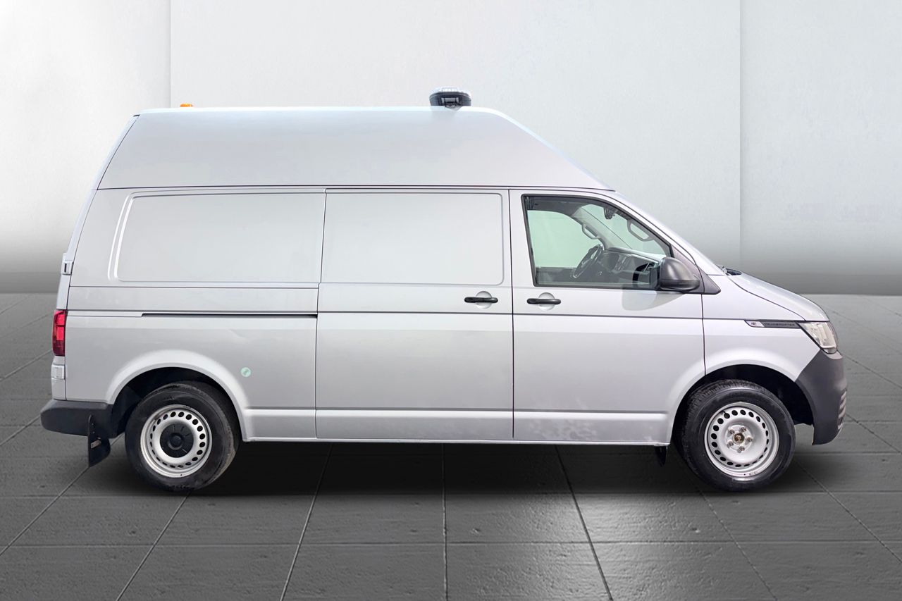 Volkswagen Transporter T30 2.0 4M Aut Dragkrok Extra Hög Ramp 3-sits Värmare Backkamera 150hk – bild 4 av 28