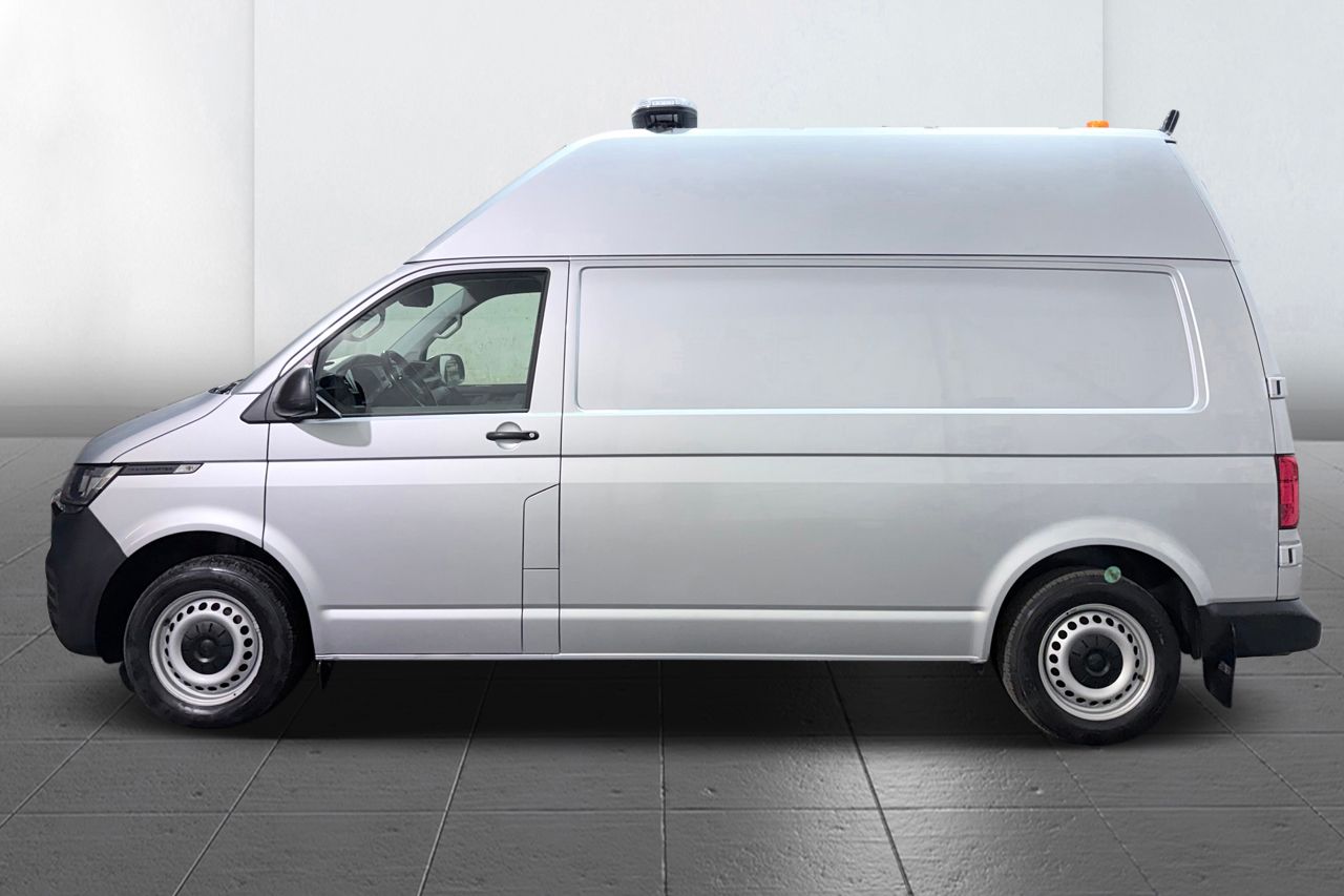 Volkswagen Transporter T30 2.0 4M Aut Dragkrok Extra Hög Ramp 3-sits Värmare Backkamera 150hk – bild 10 av 28