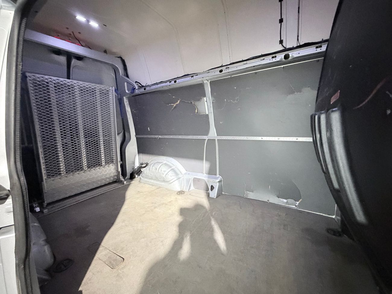 Volkswagen Transporter T30 2.0 4M Aut Dragkrok Extra Hög Ramp 3-sits Värmare Backkamera 150hk – bild 11 av 28