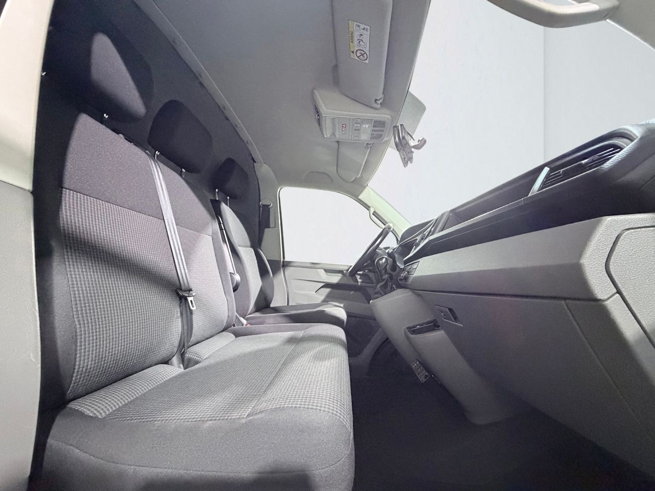 Volkswagen Transporter T30 2.0 4M Aut Dragkrok Extra Hög Ramp 3-sits Värmare Backkamera 150hk – bild 15 av 28