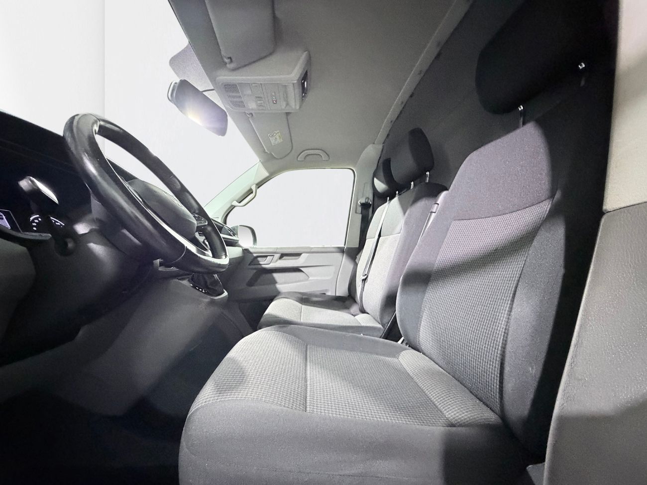 Volkswagen Transporter T30 2.0 4M Aut Dragkrok Extra Hög Ramp 3-sits Värmare Backkamera 150hk – bild 13 av 28