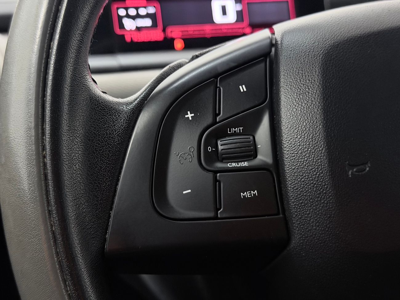 Citroën C4 Cactus 1.2 PureTech Drag Cockpit P-Sens 82hk – bild 18 av 25