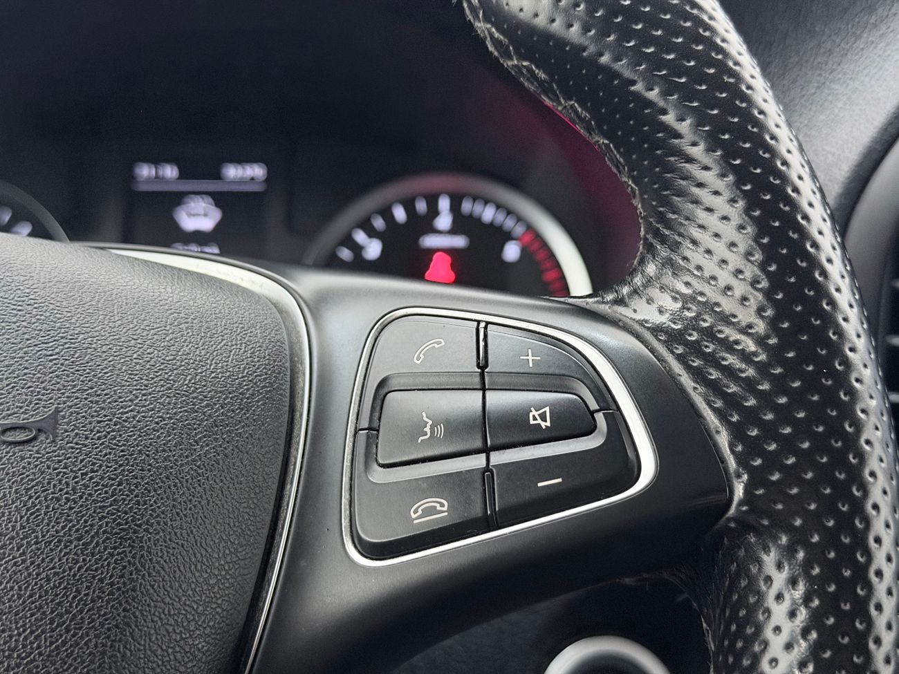 Mercedes-Benz Vito 110 CDI 2.8t L2 Lång Drag 3-sits Kamera Värmare 102hk – bild 16 av 25