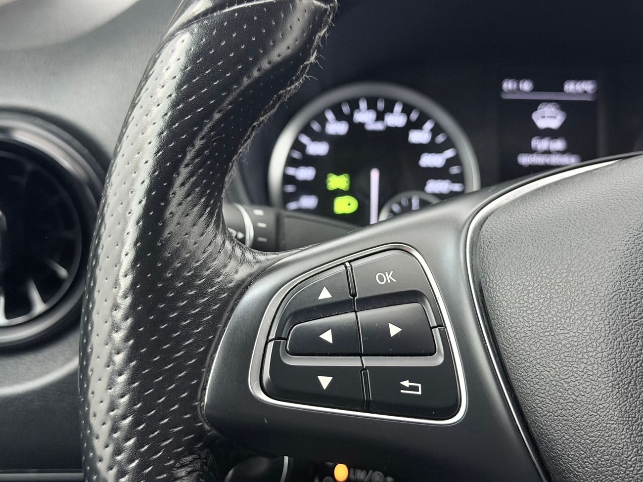 Mercedes-Benz Vito 110 CDI 2.8t L2 Lång Drag 3-sits Kamera Värmare 102hk – bild 15 av 25