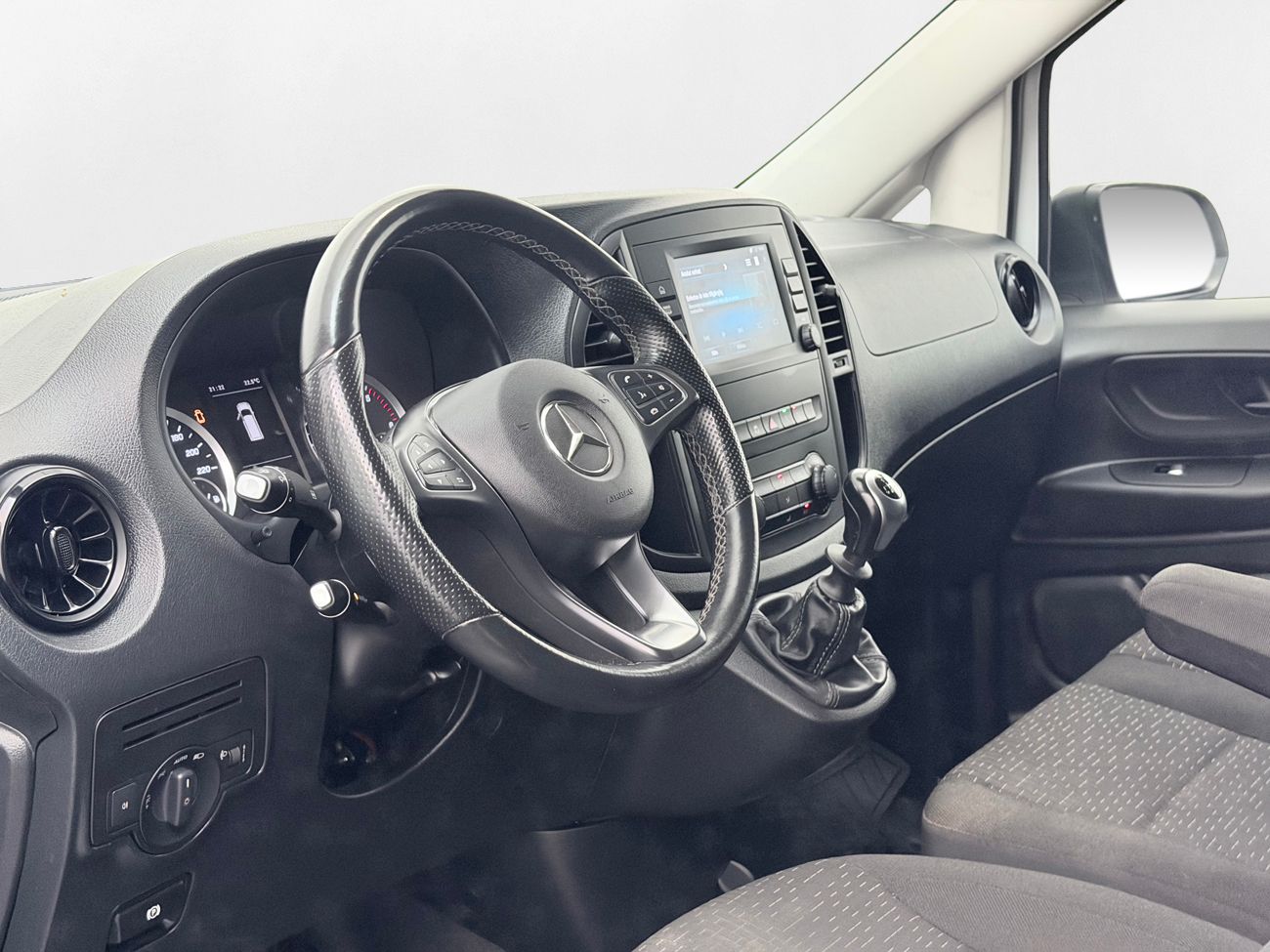 Mercedes-Benz Vito 110 CDI 2.8t L2 Lång Drag 3-sits Kamera Värmare 102hk – bild 12 av 25
