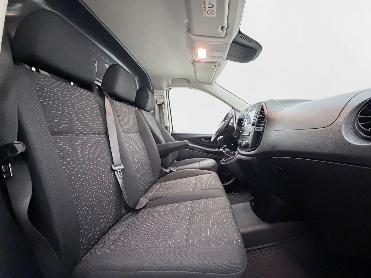 Mercedes-Benz Vito 110 CDI 2.8t L2 Lång Drag 3-sits Kamera Värmare 102hk – bild 13 av 25