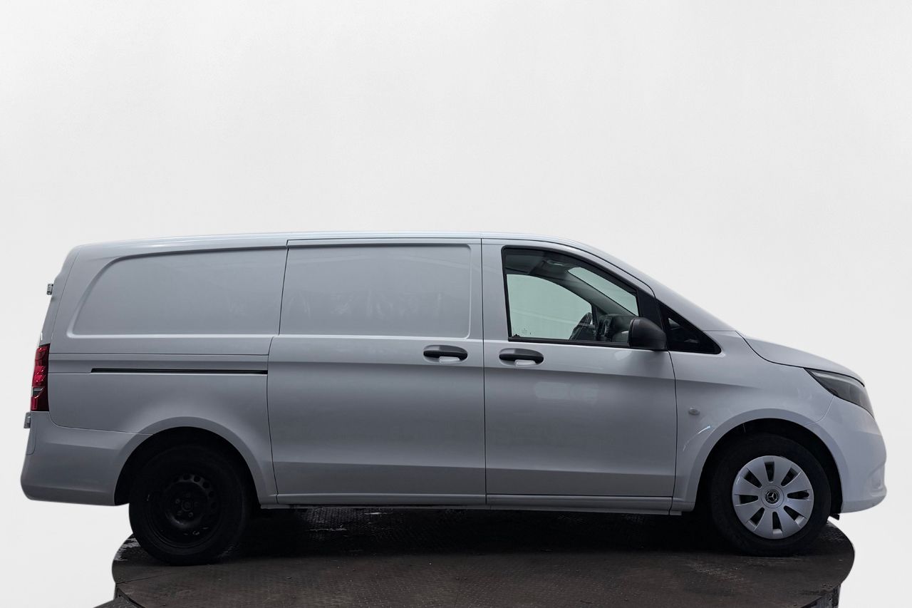 Mercedes-Benz Vito 110 CDI 2.8t L2 Lång Drag 3-sits Kamera Värmare 102hk – bild 4 av 25