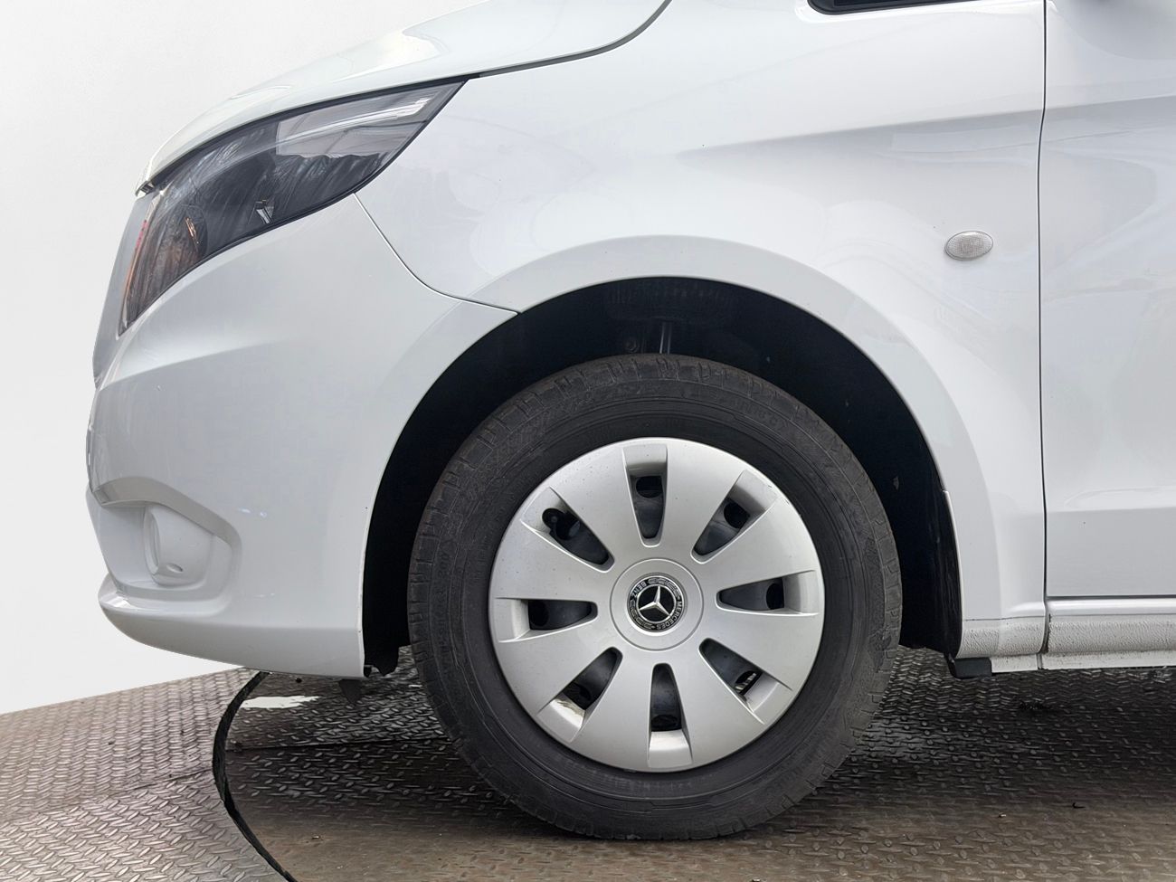 Mercedes-Benz Vito 110 CDI 2.8t L2 Lång Drag 3-sits Kamera Värmare 102hk – bild 10 av 25