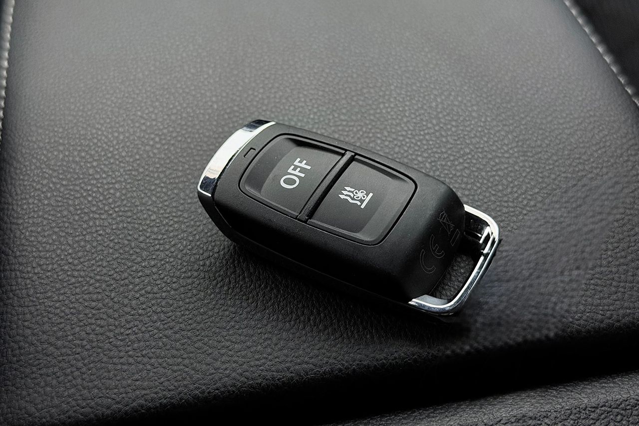 Volkswagen Tiguan 7-sits 2.0 TDI 4M R-Line Dragkrok 360° Kameravy Värmare H/K *SE SPEC* – bild 13 av 31