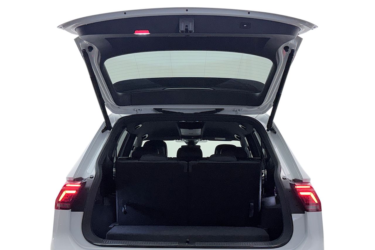 Volkswagen Tiguan 7-sits 2.0 TDI 4M R-Line Dragkrok 360° Kameravy Värmare H/K *SE SPEC* – bild 30 av 31