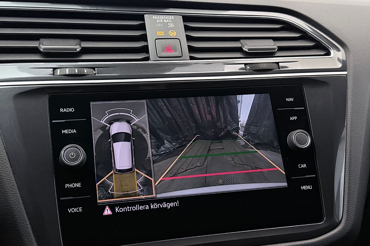 Volkswagen Tiguan 7-sits 2.0 TDI 4M R-Line Dragkrok 360° Kameravy Värmare H/K *SE SPEC* – bild 19 av 31