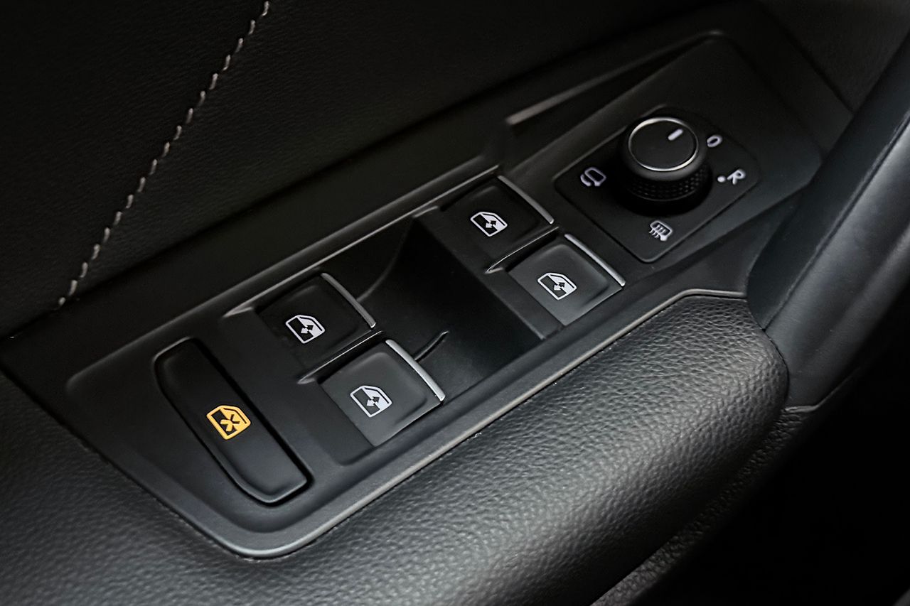 Volkswagen Tiguan 7-sits 2.0 TDI 4M R-Line Dragkrok 360° Kameravy Värmare H/K *SE SPEC* – bild 29 av 31