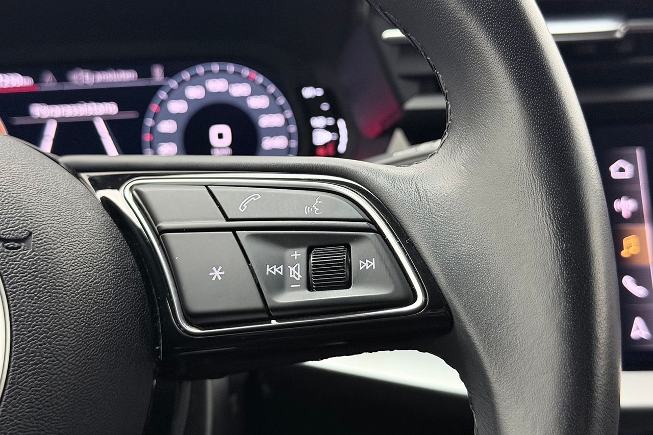 Audi A3 Sportback 45 TFSI e S Line Komfort Black App+ Connect 245hk – bild 18 av 29