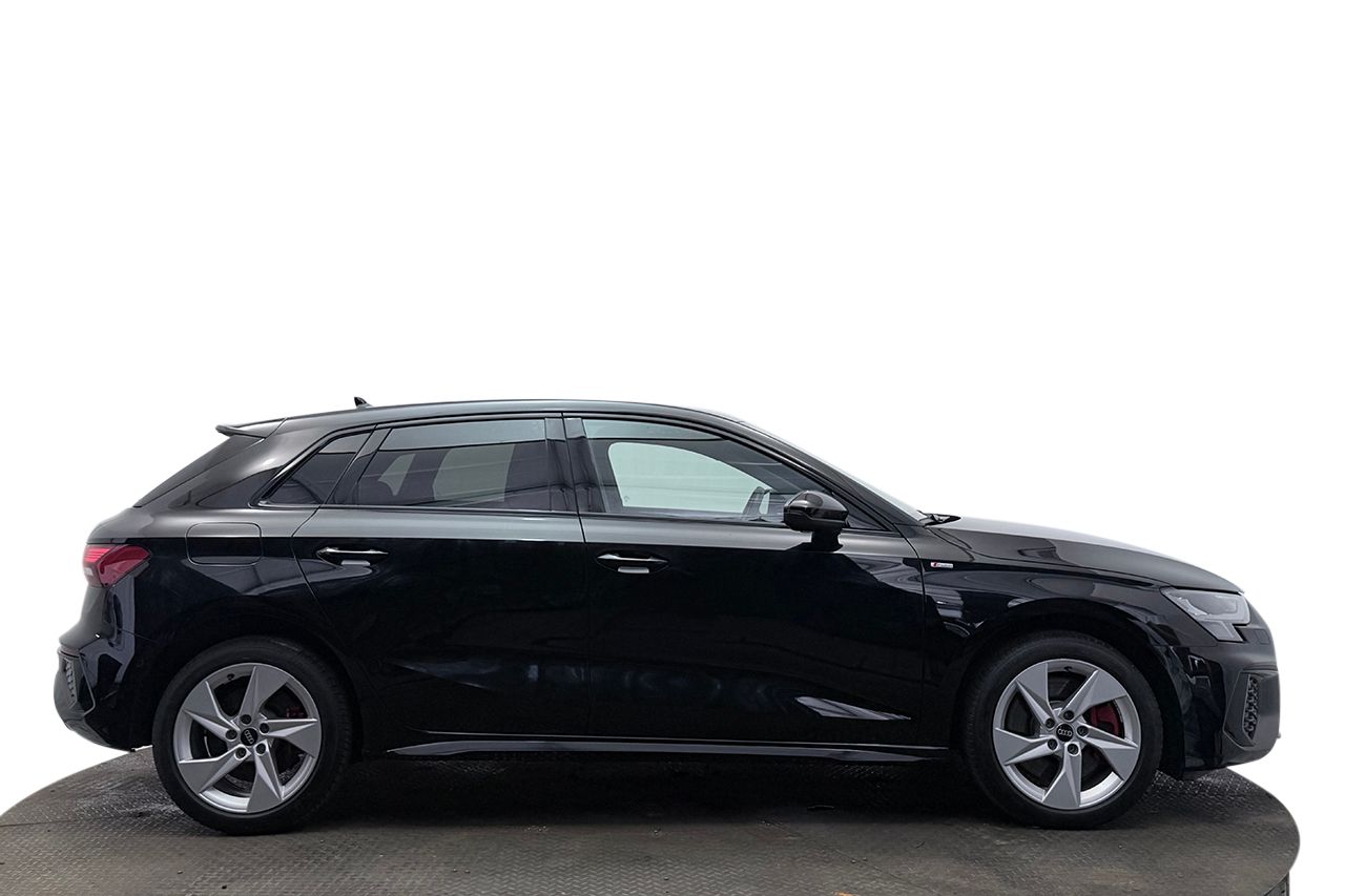 Audi A3 Sportback 45 TFSI e S Line Komfort Black App+ Connect 245hk – bild 4 av 29