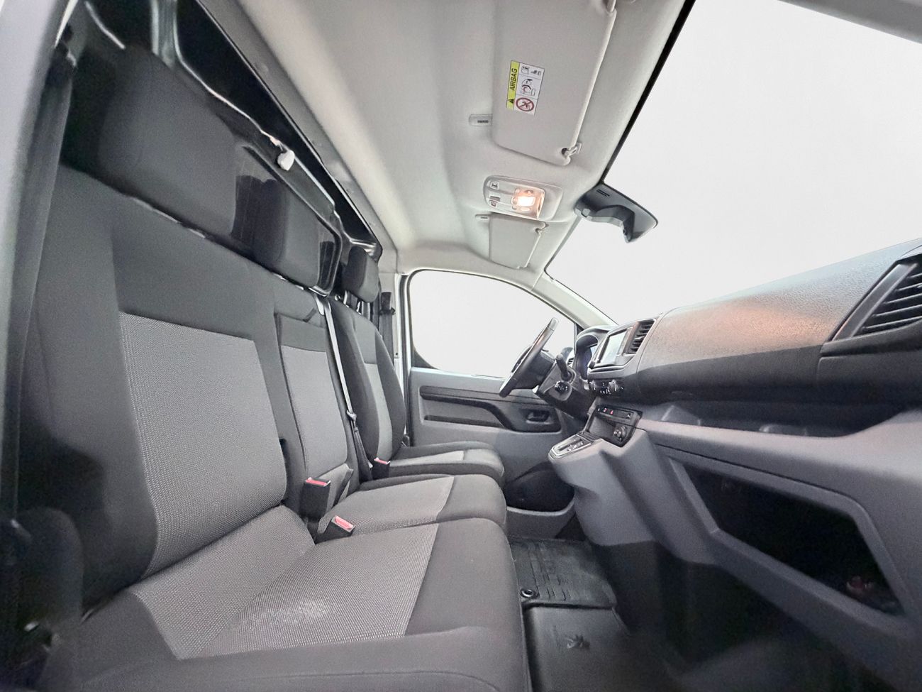 Peugeot e-Expert 75 kWh L2 Dragkrok Inredd Kamera 3-sits MOMS 136hk – bild 15 av 23