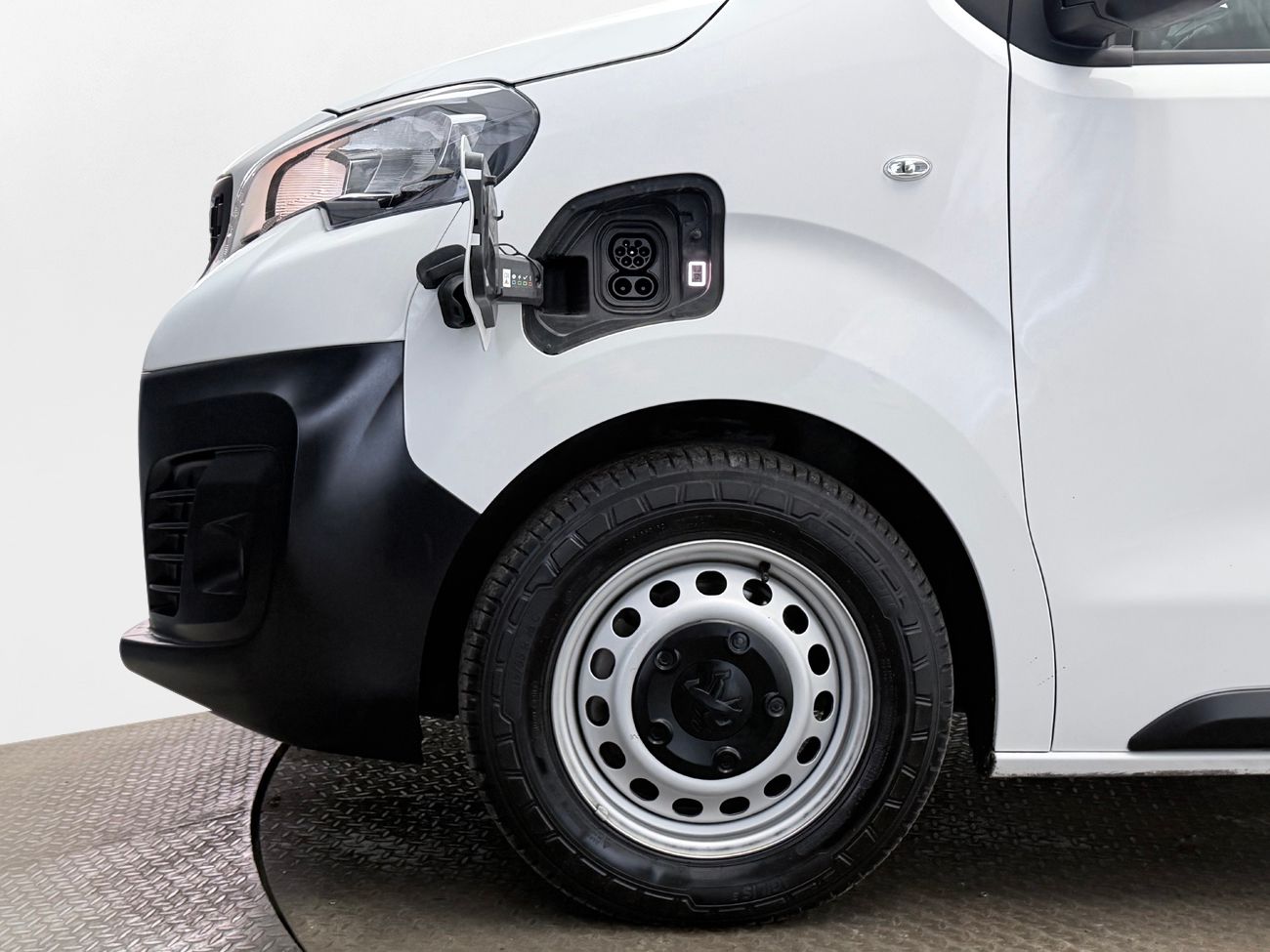 Peugeot e-Expert 75 kWh L2 Dragkrok Inredd Kamera 3-sits MOMS 136hk – bild 10 av 23