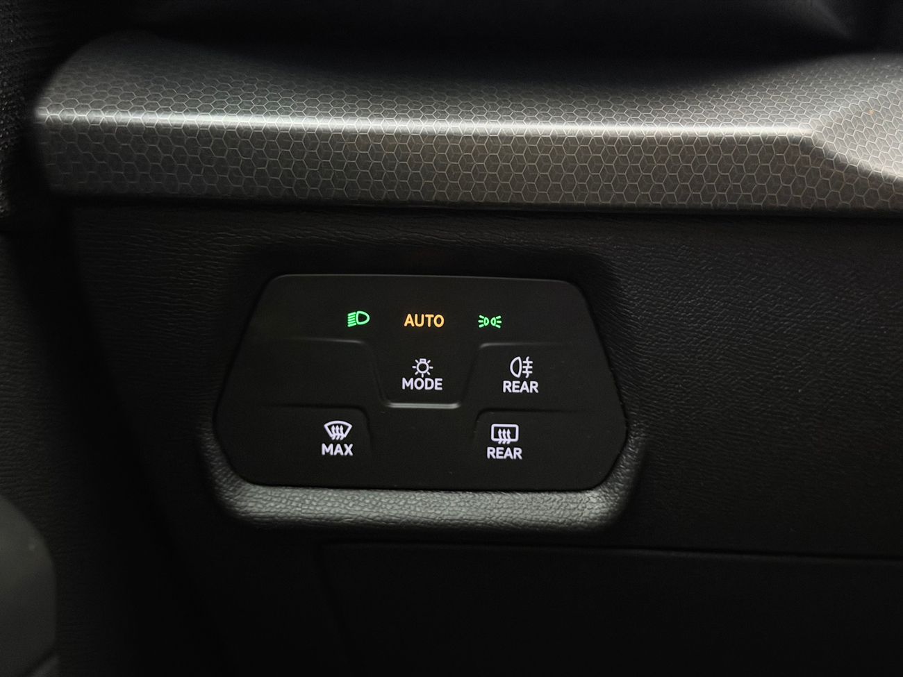 SEAT Leon ST 2.0 TDI 4D Style Automat Kamera Rattvärme Kupévärm LED Moms/Leasing – bild 24 av 26