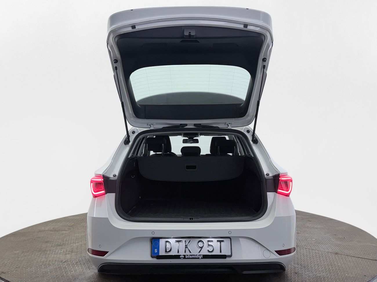 SEAT Leon ST 2.0 TDI 4D Style Automat Kamera Rattvärme Kupévärm LED Moms/Leasing – bild 7 av 26
