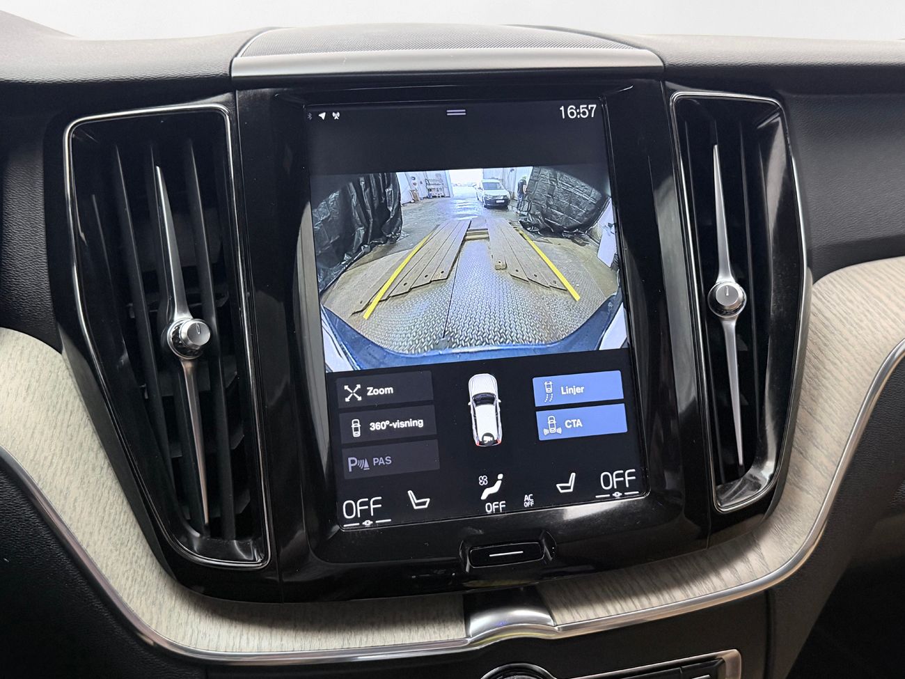 Volvo XC60 D4 AWD Aut Inscription Läder Navi 360° Keyless 190hk – bild 22 av 33