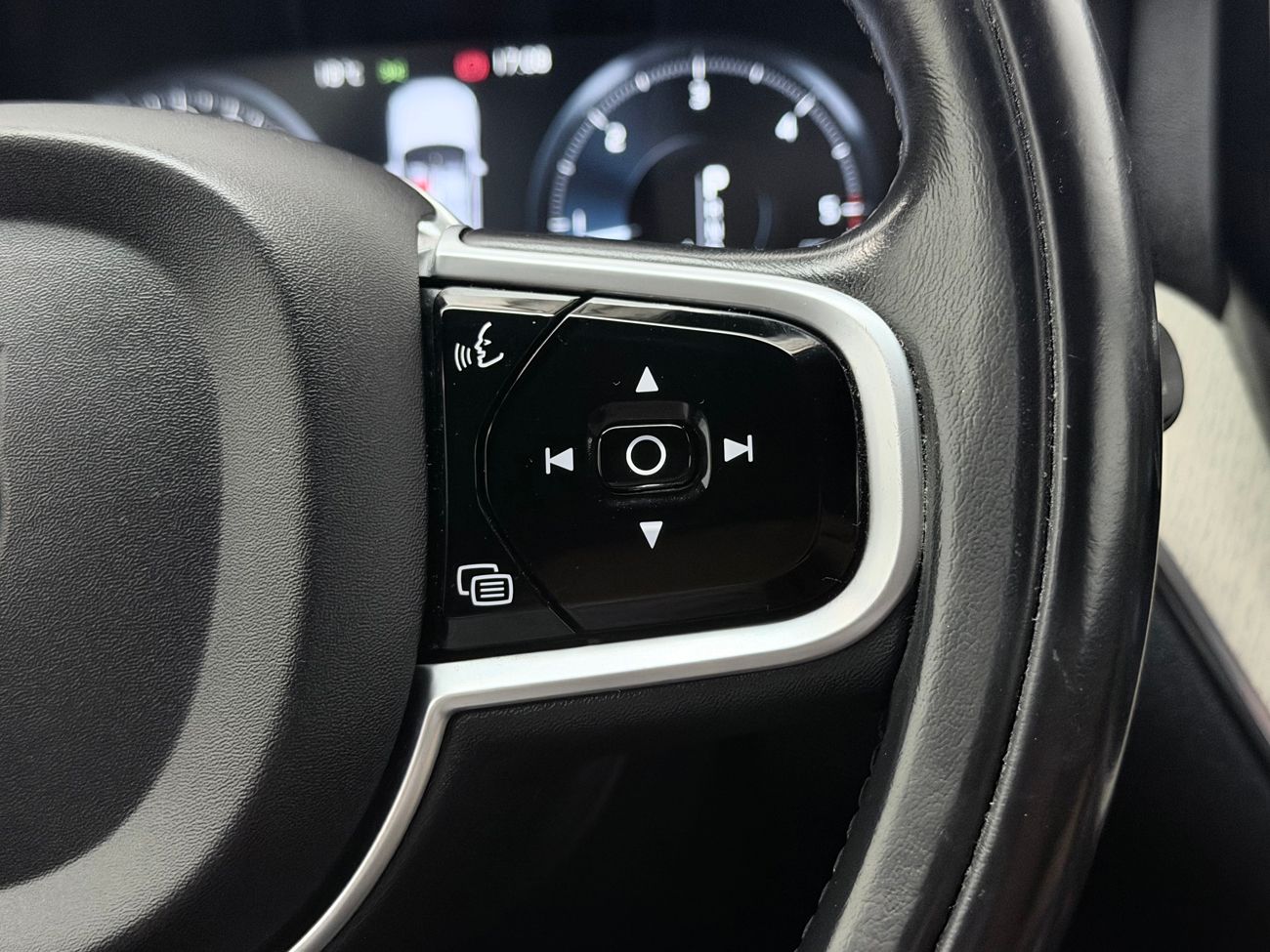Volvo XC60 D4 AWD Aut Inscription Läder Navi 360° Keyless 190hk – bild 19 av 33