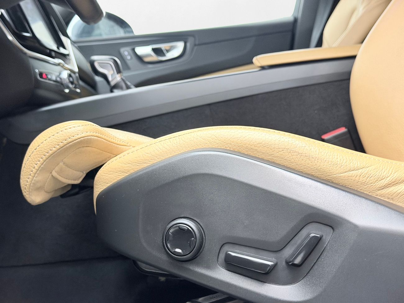 Volvo XC60 D4 AWD Aut Inscription Läder Navi 360° Keyless 190hk – bild 11 av 33