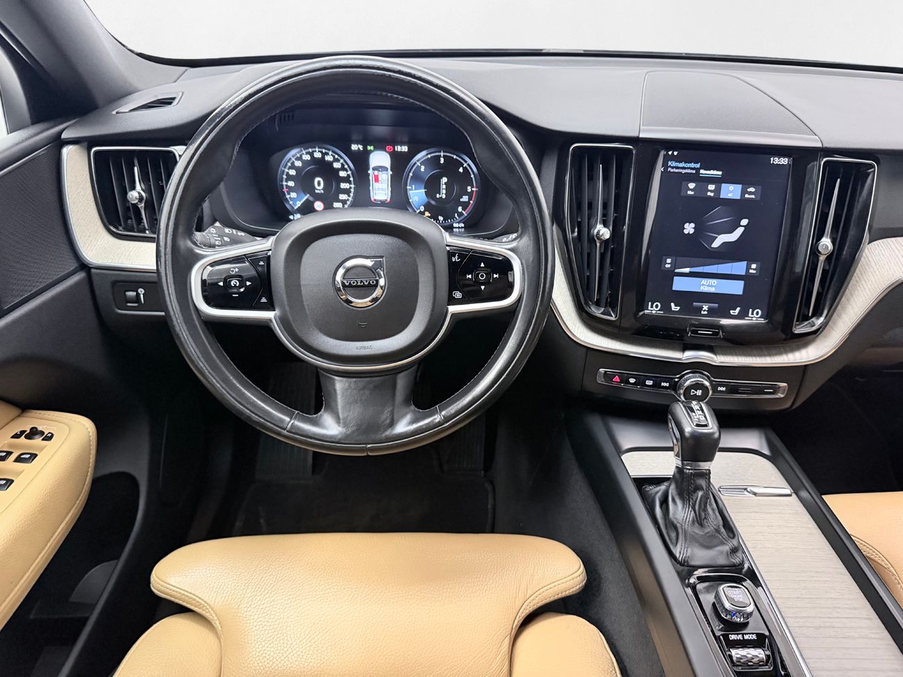 Volvo XC60 D4 AWD Aut Inscription Läder Navi 360° Keyless 190hk – bild 17 av 33