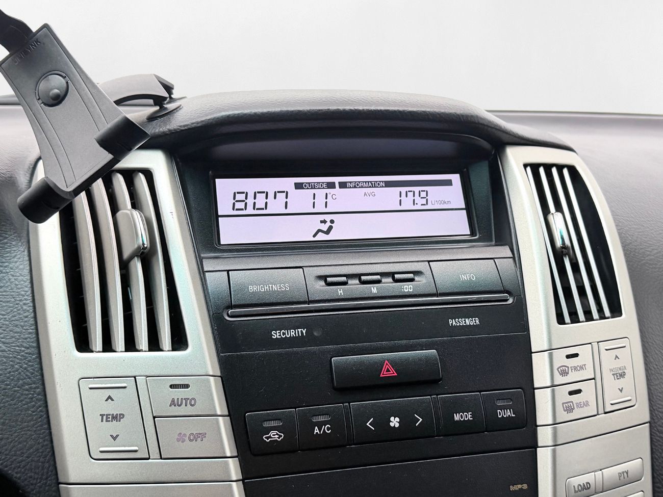 Lexus RX 400h AWD 3.3 V6 AWD Dragkrok Läder Elsäte 272hk – bild 16 av 19