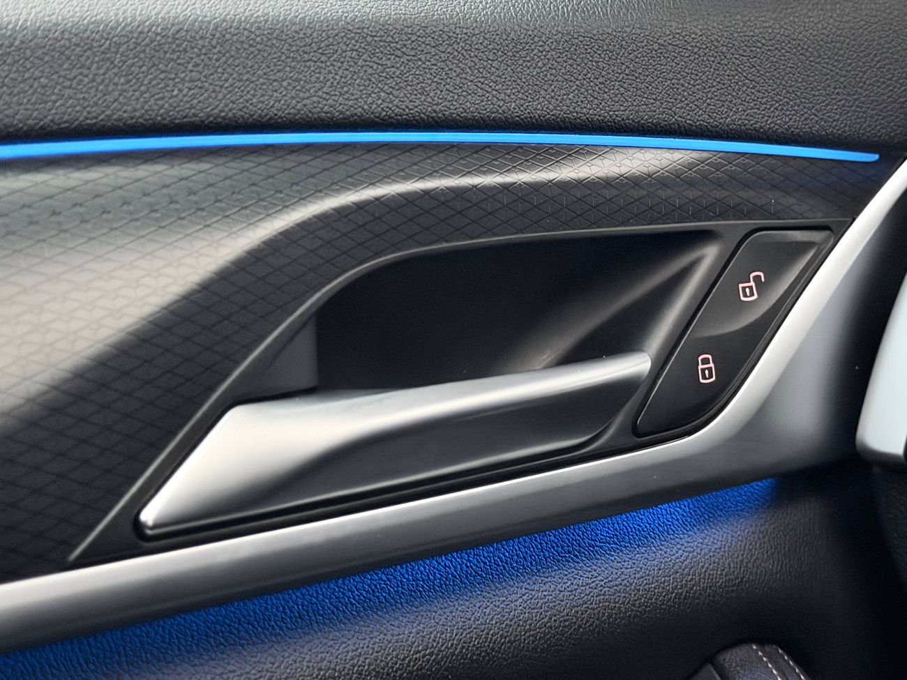 BMW 530e Touring M Sport Drag Cockpit Nav Kamera Läder MOMS 292hk – bild 32 av 38