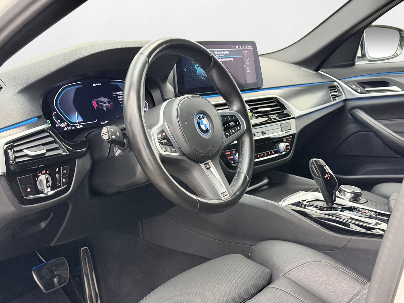 BMW 530e Touring M Sport Drag Cockpit Nav Kamera Läder MOMS 292hk – bild 10 av 38