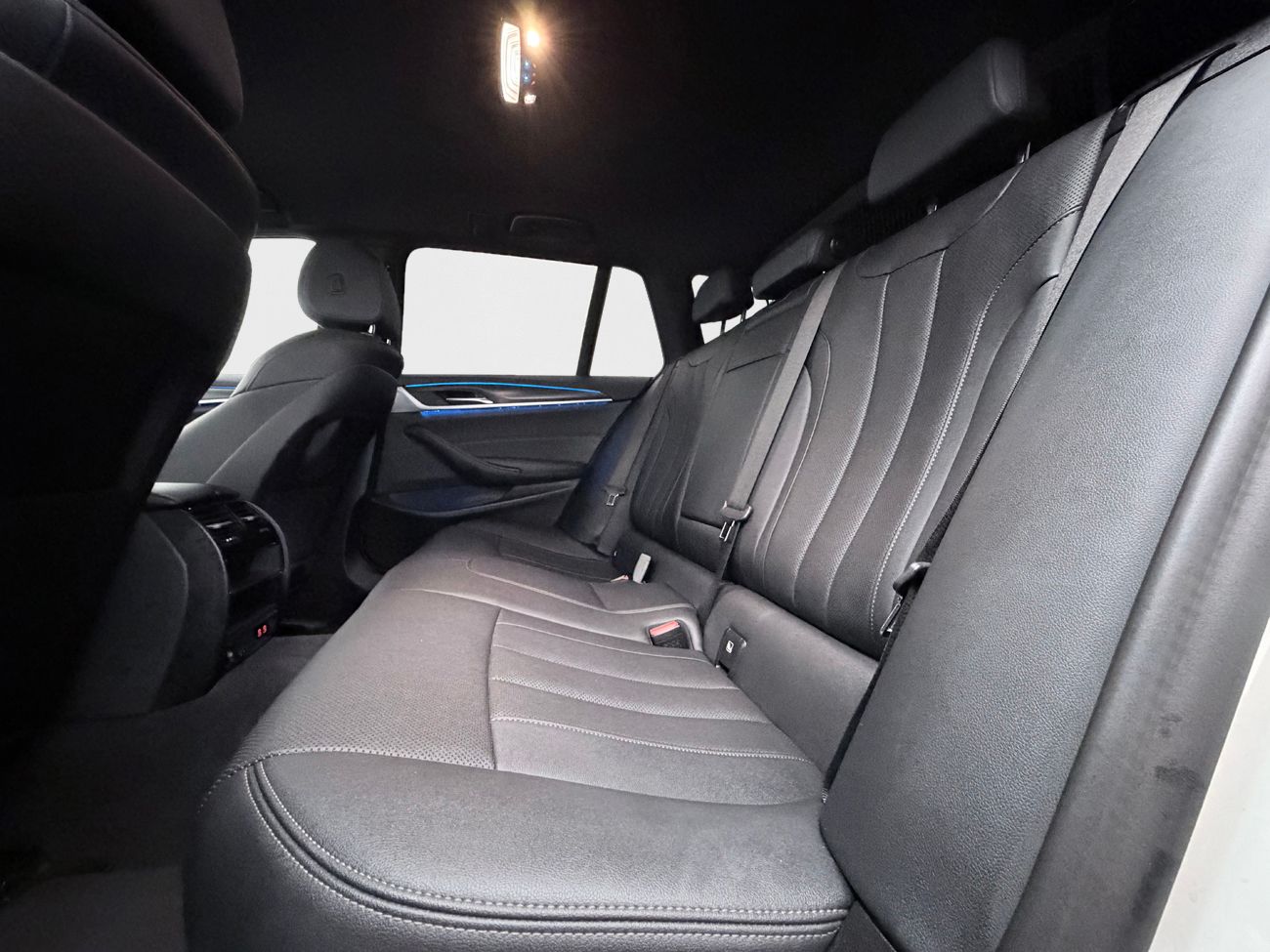 BMW 530e Touring M Sport Drag Cockpit Nav Kamera Läder MOMS 292hk – bild 12 av 38