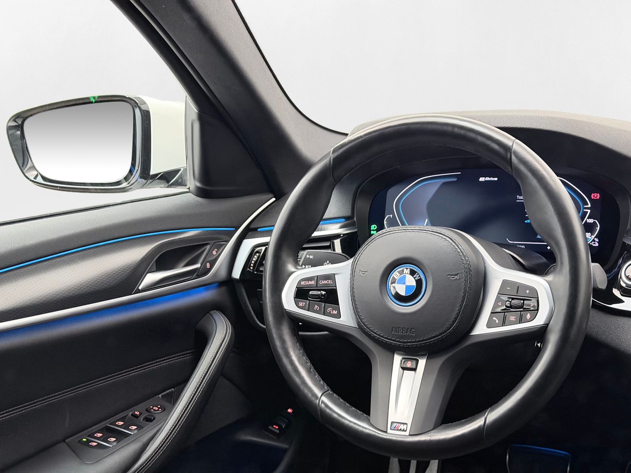 BMW 530e Touring M Sport Drag Cockpit Nav Kamera Läder MOMS 292hk – bild 14 av 38