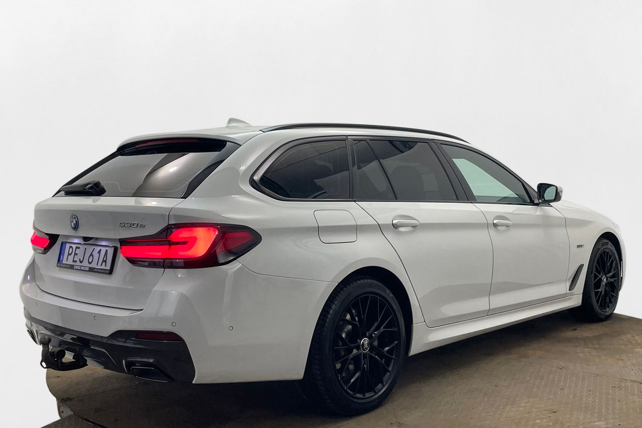 BMW 530e Touring M Sport Drag Cockpit Nav Kamera Läder MOMS 292hk – bild 4 av 38