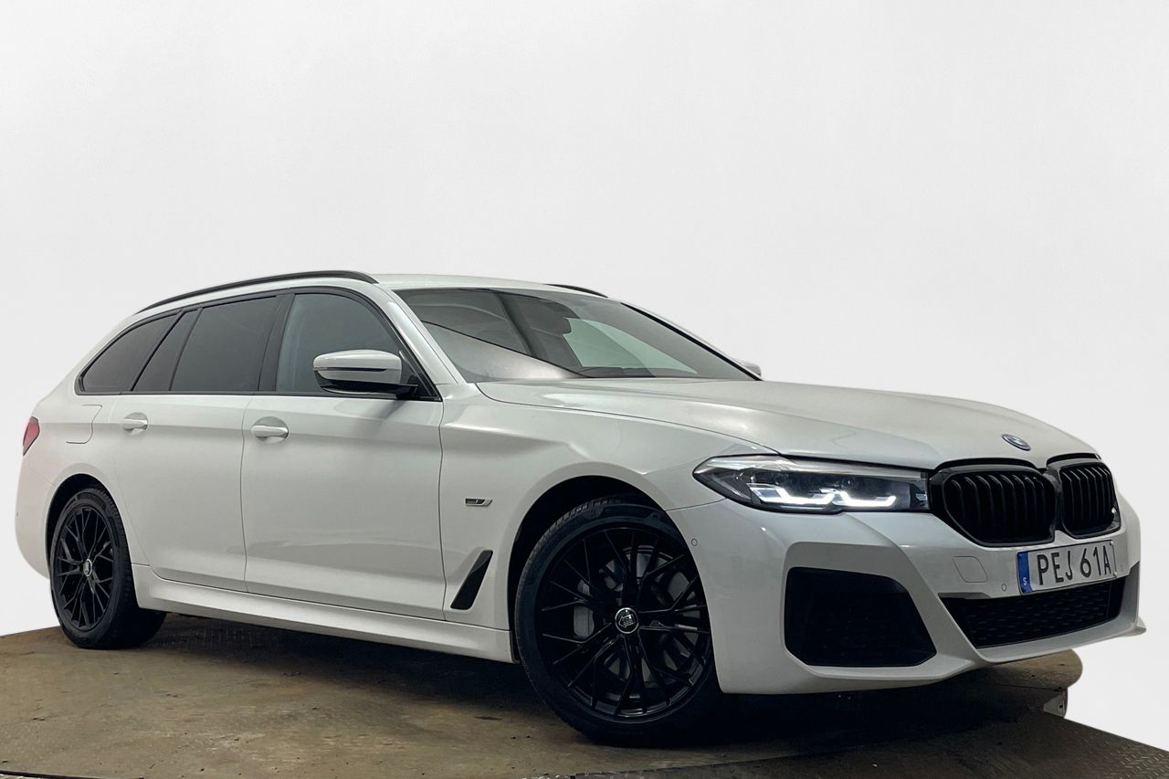 BMW 530e Touring M Sport Drag Cockpit Nav Kamera Läder MOMS 292hk – bild 2 av 38