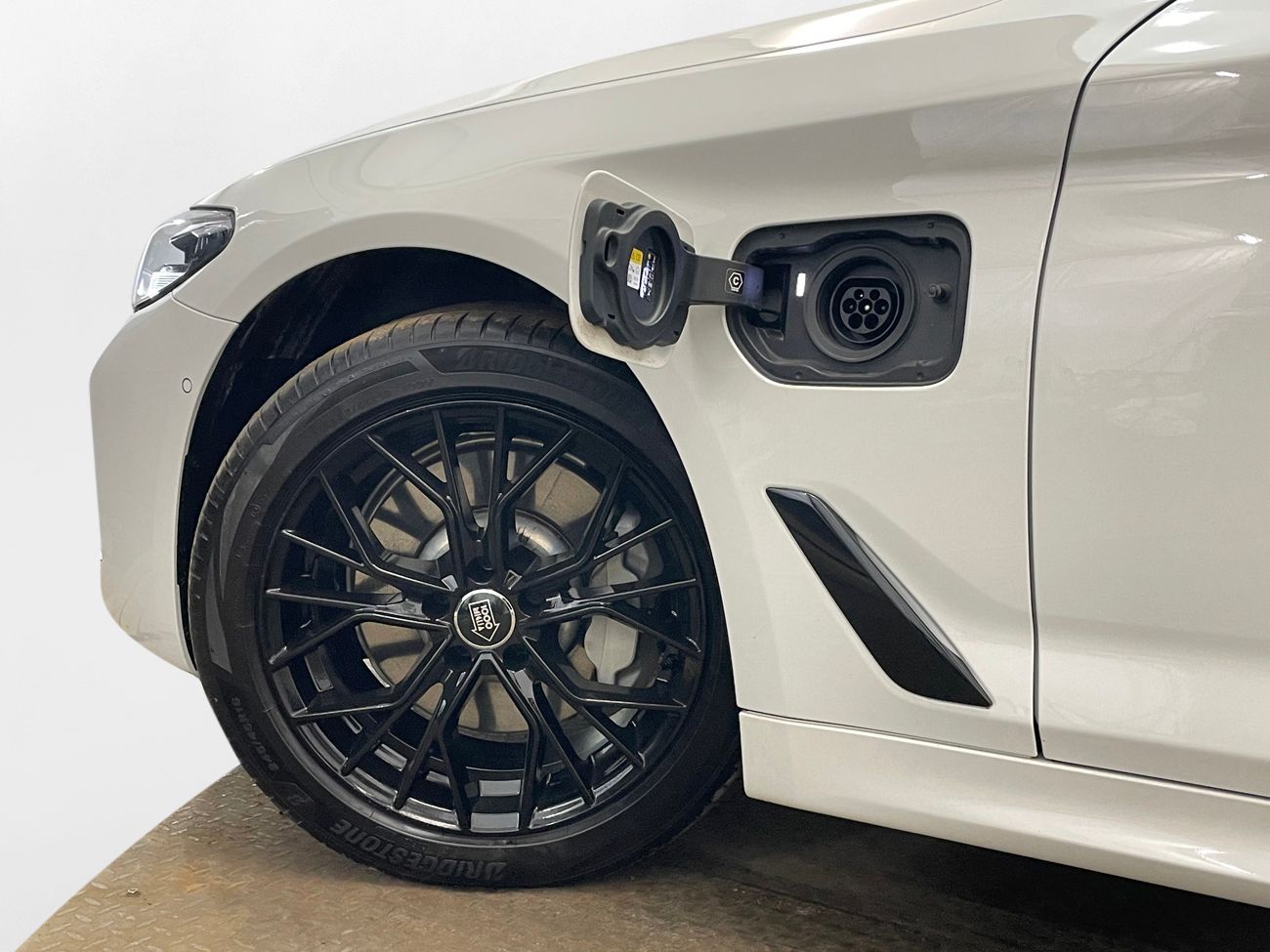 BMW 530e Touring M Sport Drag Cockpit Nav Kamera Läder MOMS 292hk – bild 38 av 38