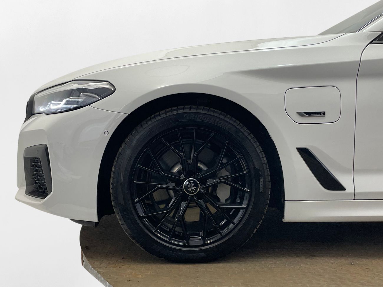 BMW 530e Touring M Sport Drag Cockpit Nav Kamera Läder MOMS 292hk – bild 8 av 38