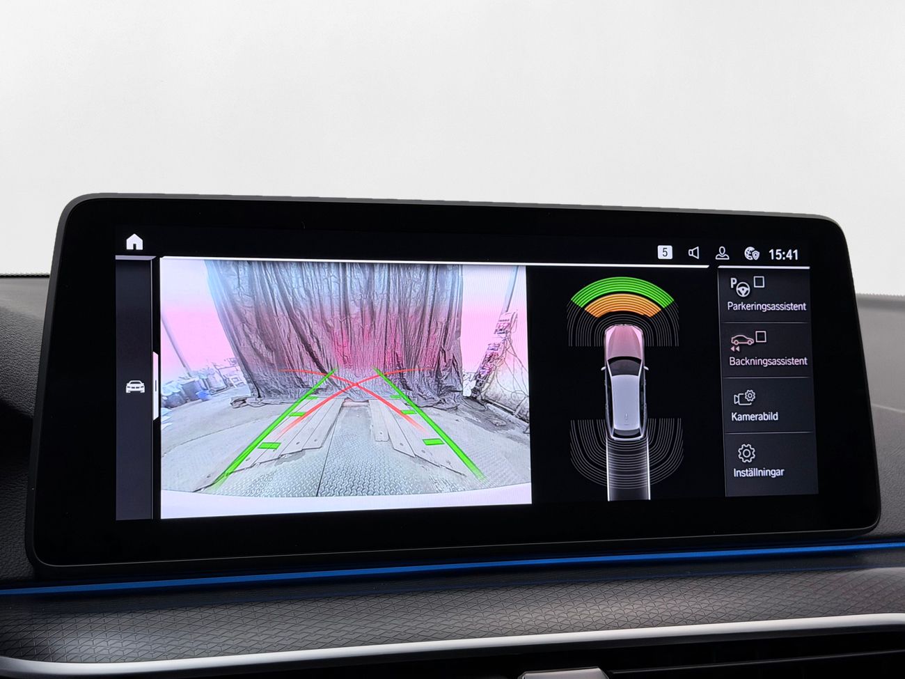 BMW 530e Touring M Sport Drag Cockpit Nav Kamera Läder MOMS 292hk – bild 20 av 38