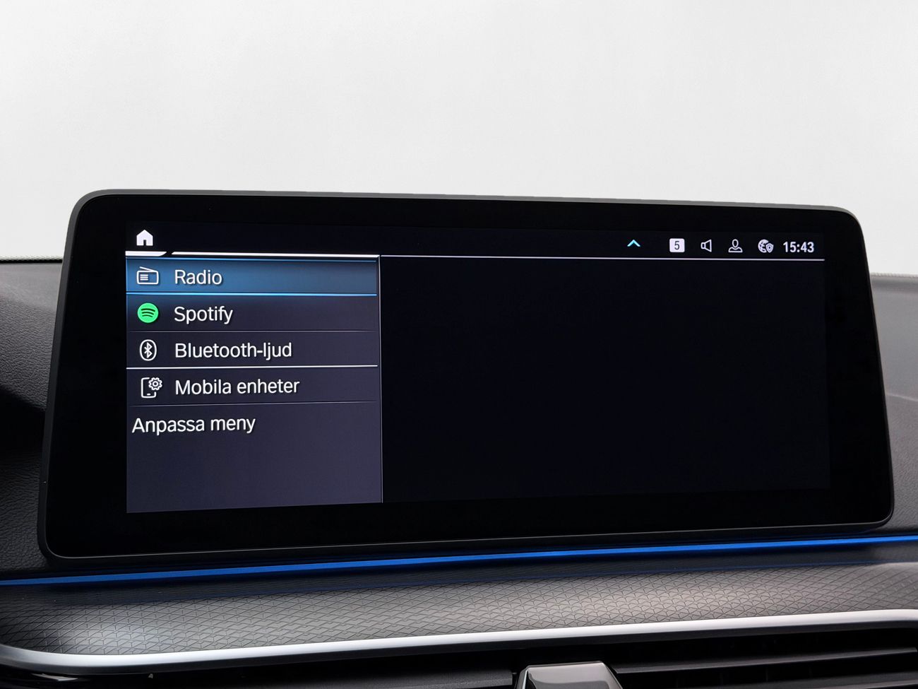 BMW 530e Touring M Sport Drag Cockpit Nav Kamera Läder MOMS 292hk – bild 22 av 38