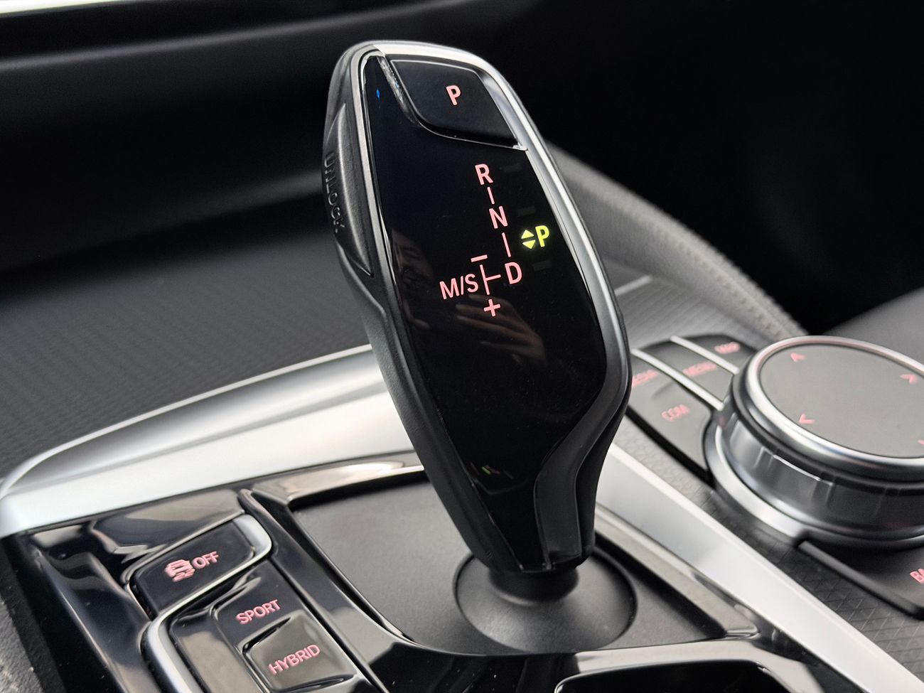 BMW 530e Touring M Sport Drag Cockpit Nav Kamera Läder MOMS 292hk – bild 26 av 38