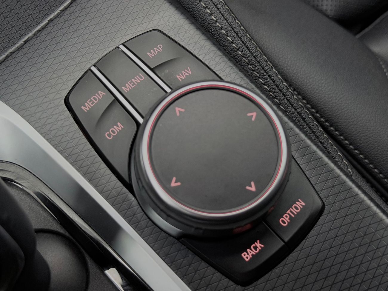 BMW 530e Touring M Sport Drag Cockpit Nav Kamera Läder MOMS 292hk – bild 28 av 38