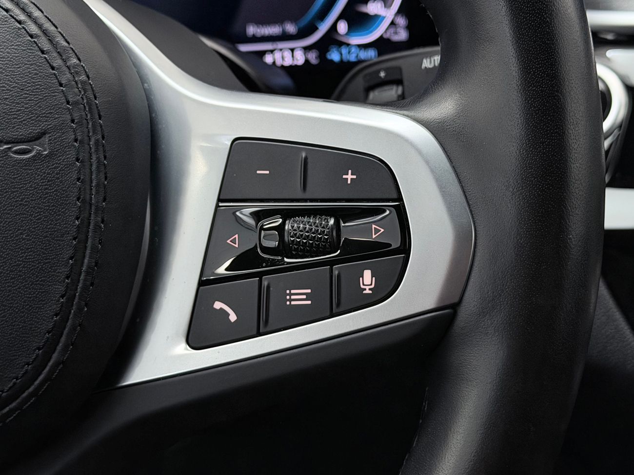 BMW 530e Touring M Sport Drag Cockpit Nav Kamera Läder MOMS 292hk – bild 17 av 38